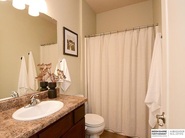 19105 Greenleaf Street, Omaha, NE 68136