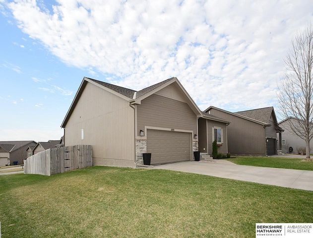 19105 Greenleaf Street, Omaha, NE 68136