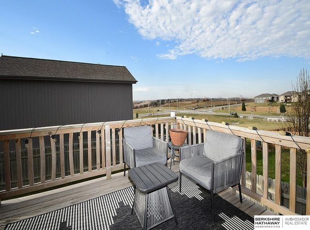 19105 Greenleaf Street, Omaha, NE 68136