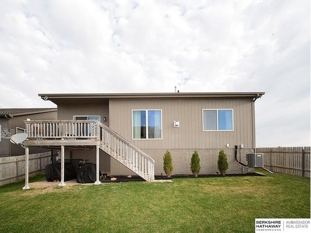 19105 Greenleaf Street, Omaha, NE 68136