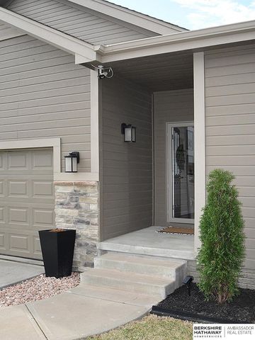 19105 Greenleaf Street, Omaha, NE 68136