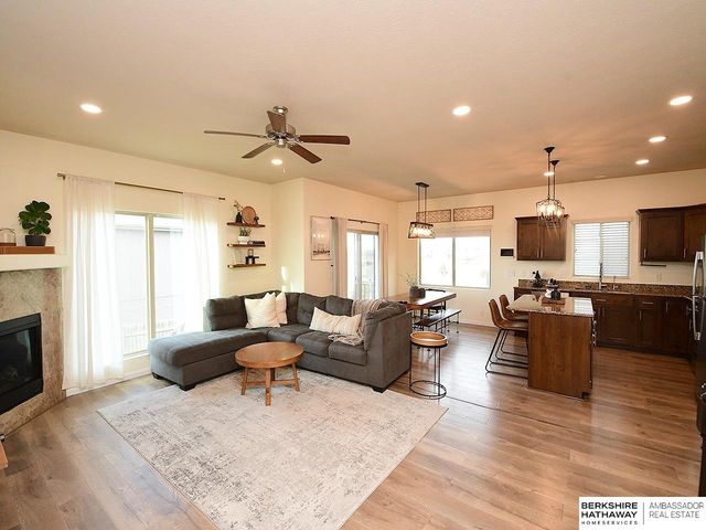 19105 Greenleaf Street, Omaha, NE 68136