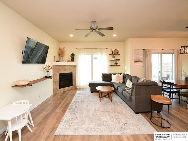 19105 Greenleaf Street, Omaha, NE 68136