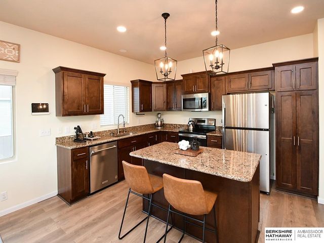 19105 Greenleaf Street, Omaha, NE 68136