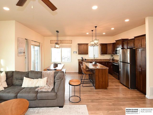 19105 Greenleaf Street, Omaha, NE 68136