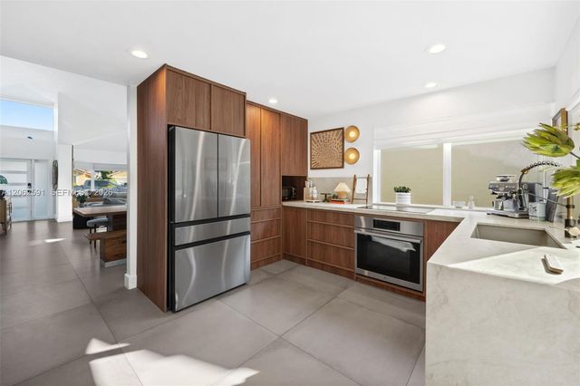 18146 NW 61st Pl, Hialeah, FL 33015