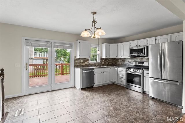 6540 Towne Woods Drive, Oakville, MO 63129