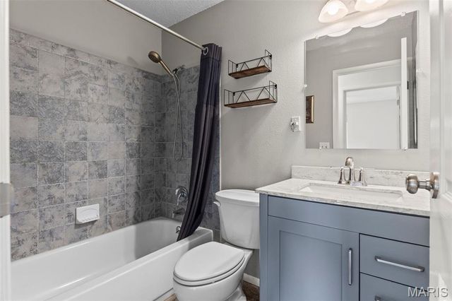 6540 Towne Woods Drive, Oakville, MO 63129