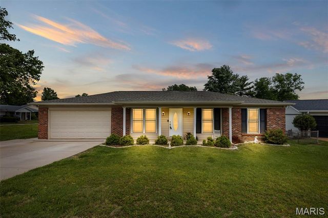 6540 Towne Woods Drive, Oakville, MO 63129