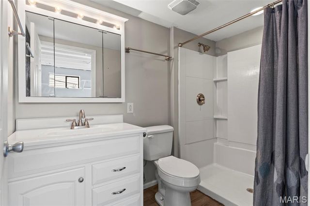 6540 Towne Woods Drive, Oakville, MO 63129