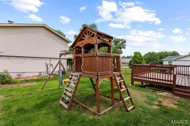 6540 Towne Woods Drive, Oakville, MO 63129