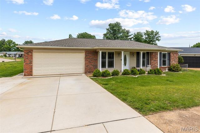 6540 Towne Woods Drive, Oakville, MO 63129