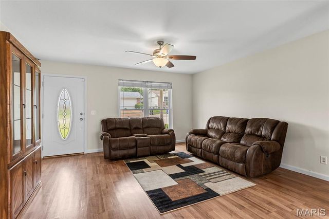 6540 Towne Woods Drive, Oakville, MO 63129