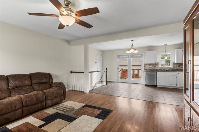 6540 Towne Woods Drive, Oakville, MO 63129