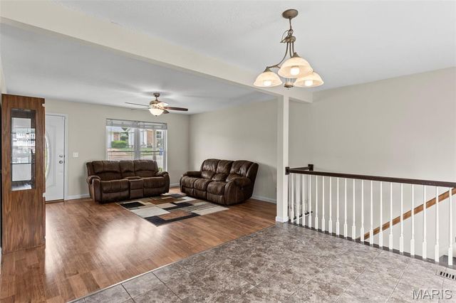 6540 Towne Woods Drive, Oakville, MO 63129