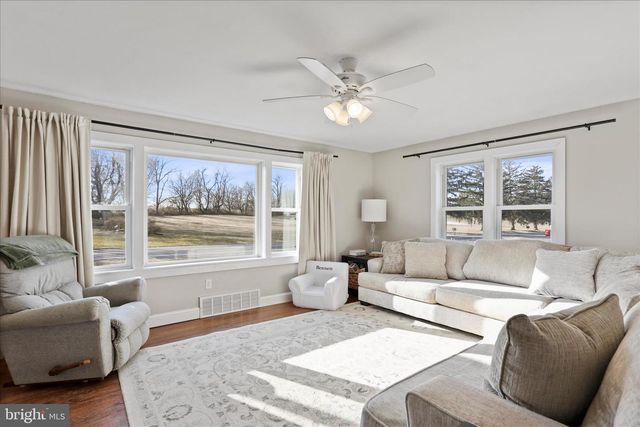 7974 TOMSTOWN RD, Waynesboro, PA 17268