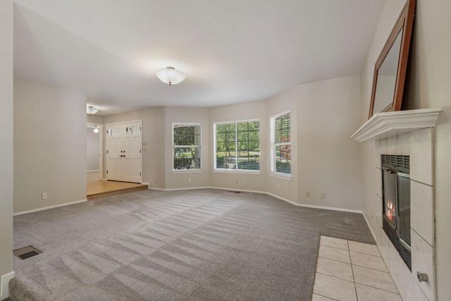 11530 Oak Hill Dr, Oakdale, CA 95361