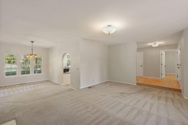 11530 Oak Hill Dr, Oakdale, CA 95361