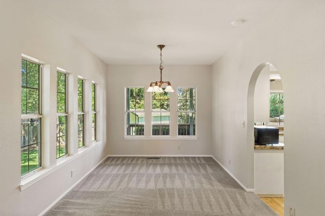 11530 Oak Hill Dr, Oakdale, CA 95361