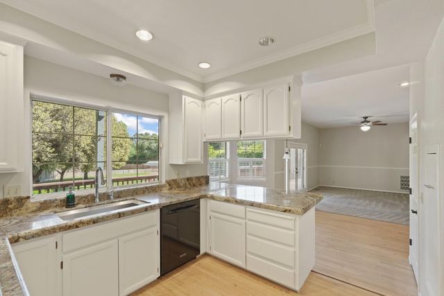 11530 Oak Hill Dr, Oakdale, CA 95361