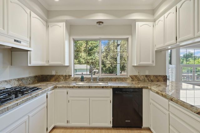 11530 Oak Hill Dr, Oakdale, CA 95361