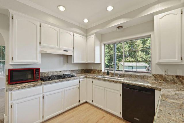 11530 Oak Hill Dr, Oakdale, CA 95361