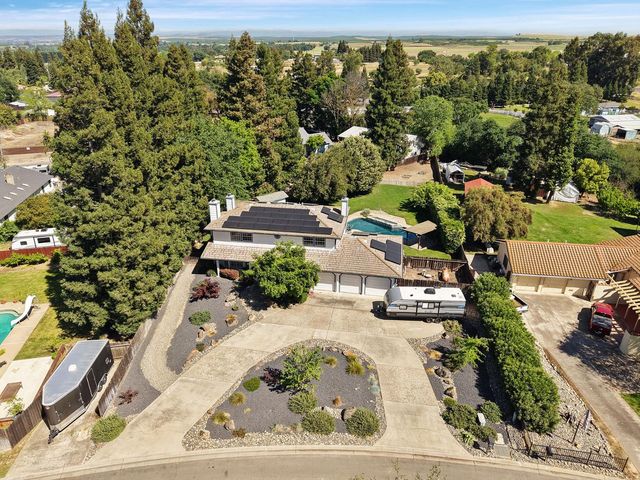 11530 Oak Hill Dr, Oakdale, CA 95361