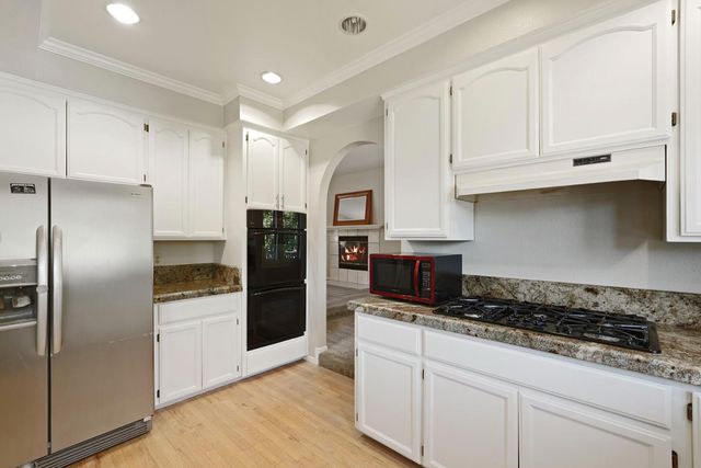 11530 Oak Hill Dr, Oakdale, CA 95361