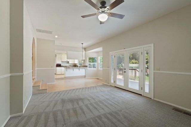 11530 Oak Hill Dr, Oakdale, CA 95361