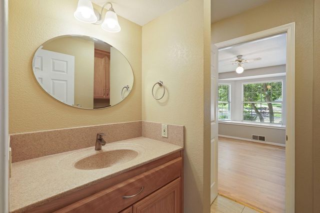 11530 Oak Hill Dr, Oakdale, CA 95361