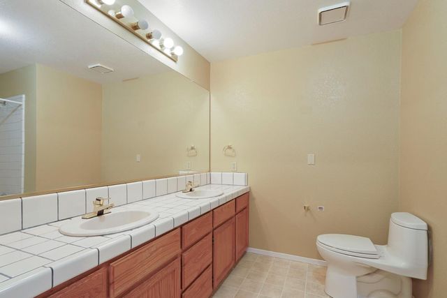 11530 Oak Hill Dr, Oakdale, CA 95361