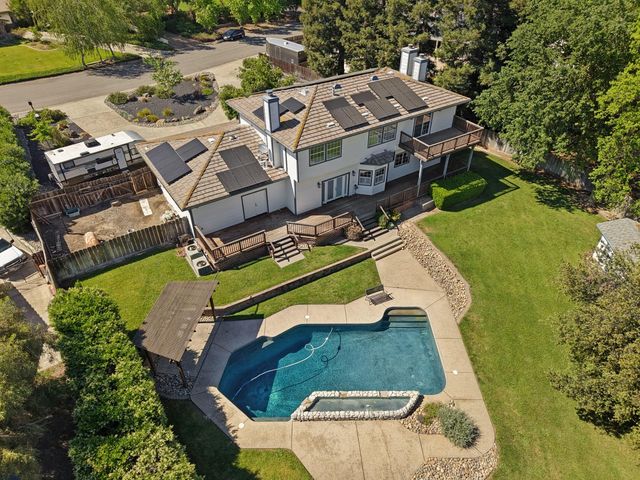 11530 Oak Hill Dr, Oakdale, CA 95361