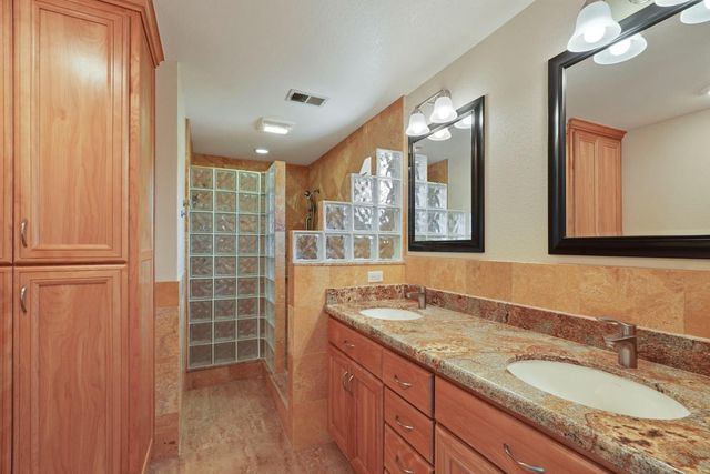 11530 Oak Hill Dr, Oakdale, CA 95361