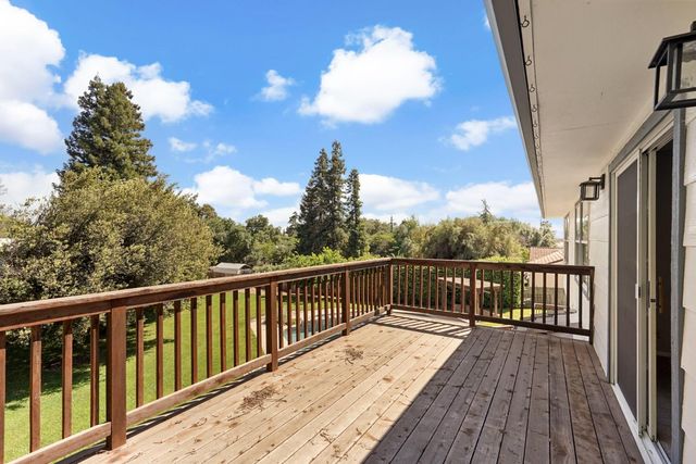 11530 Oak Hill Dr, Oakdale, CA 95361