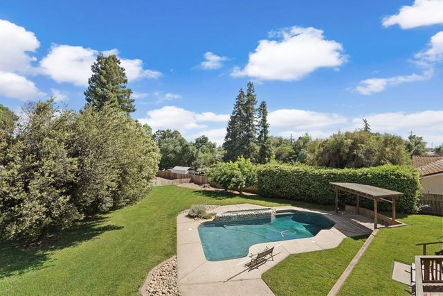 11530 Oak Hill Dr, Oakdale, CA 95361