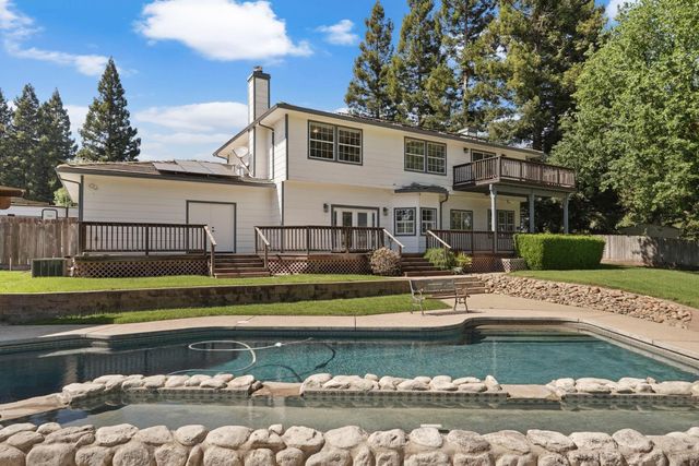 11530 Oak Hill Dr, Oakdale, CA 95361