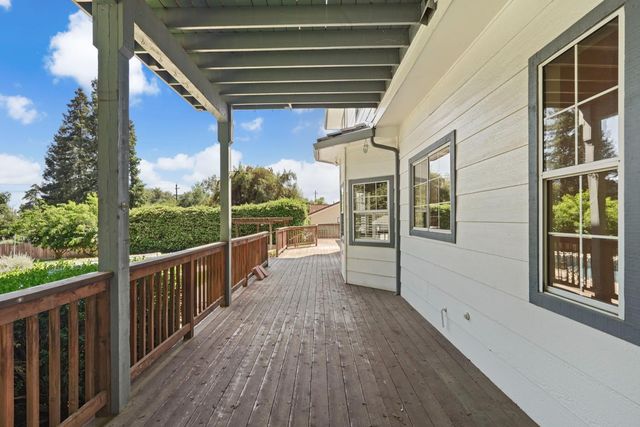 11530 Oak Hill Dr, Oakdale, CA 95361