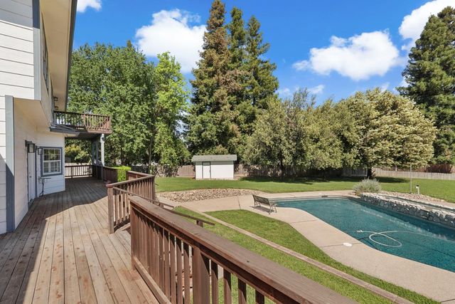 11530 Oak Hill Dr, Oakdale, CA 95361