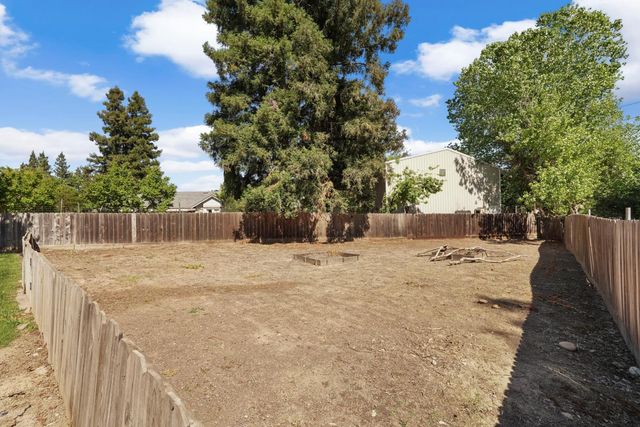 11530 Oak Hill Dr, Oakdale, CA 95361