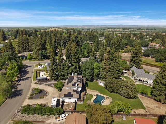 11530 Oak Hill Dr, Oakdale, CA 95361