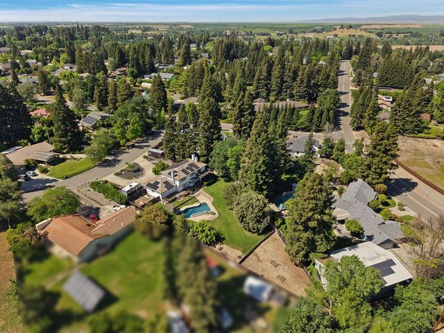 11530 Oak Hill Dr, Oakdale, CA 95361