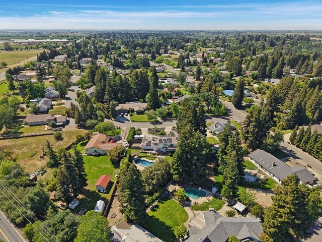 11530 Oak Hill Dr, Oakdale, CA 95361