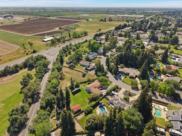 11530 Oak Hill Dr, Oakdale, CA 95361