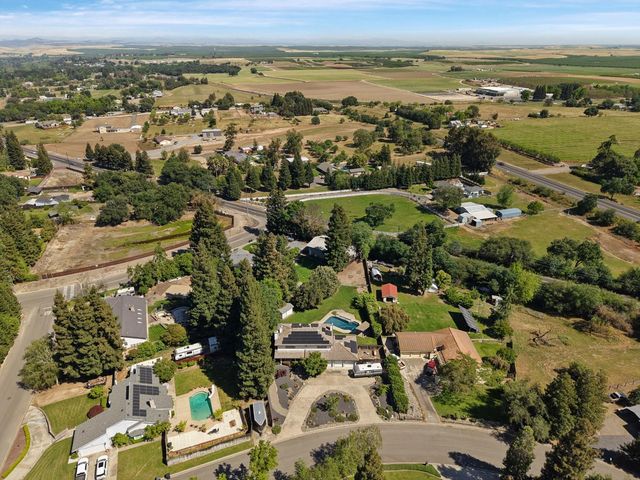 11530 Oak Hill Dr, Oakdale, CA 95361