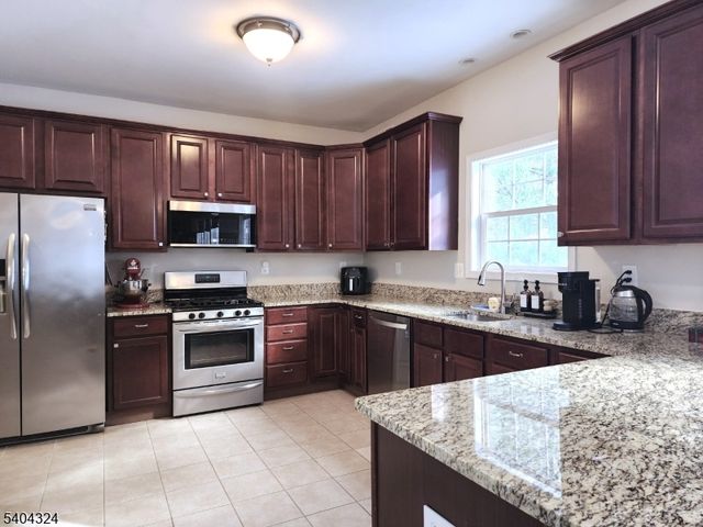 17 Bowers Dr, Allamuchy Twp., NJ 07840