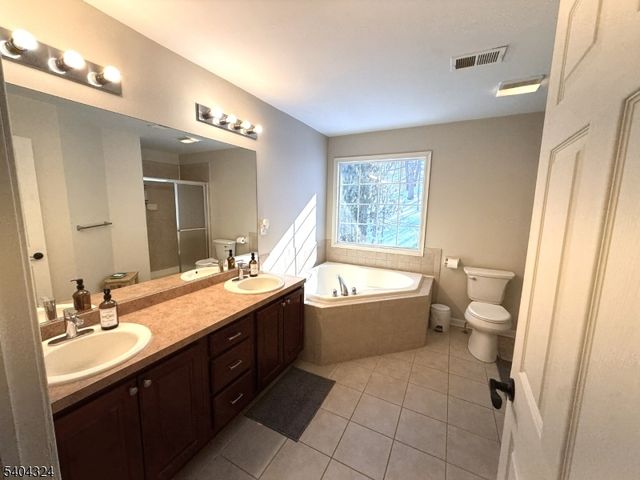 17 Bowers Dr, Allamuchy Twp., NJ 07840