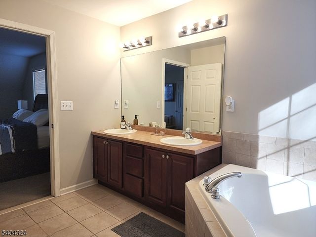 17 Bowers Dr, Allamuchy Twp., NJ 07840