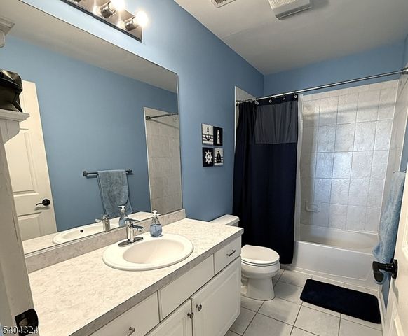 17 Bowers Dr, Allamuchy Twp., NJ 07840