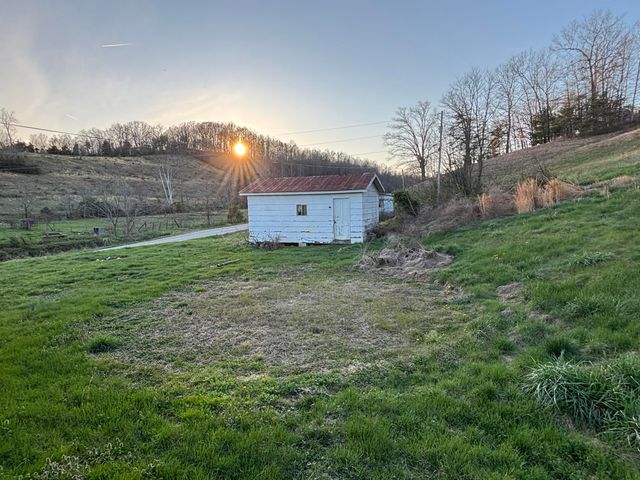 50 W Maytown Road, Ezel, KY 41425