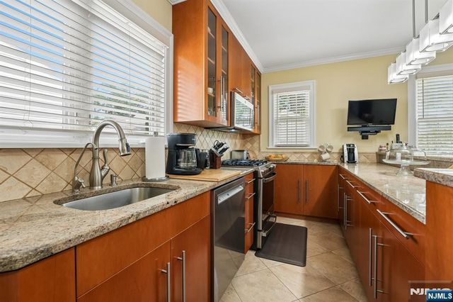 24 Synott Place, Newark, NJ 07106